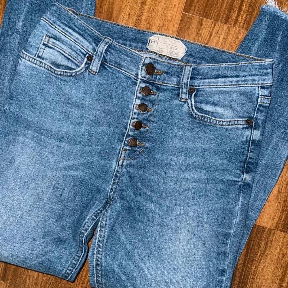Free People Light Wash Straight Leg Skinny Jean